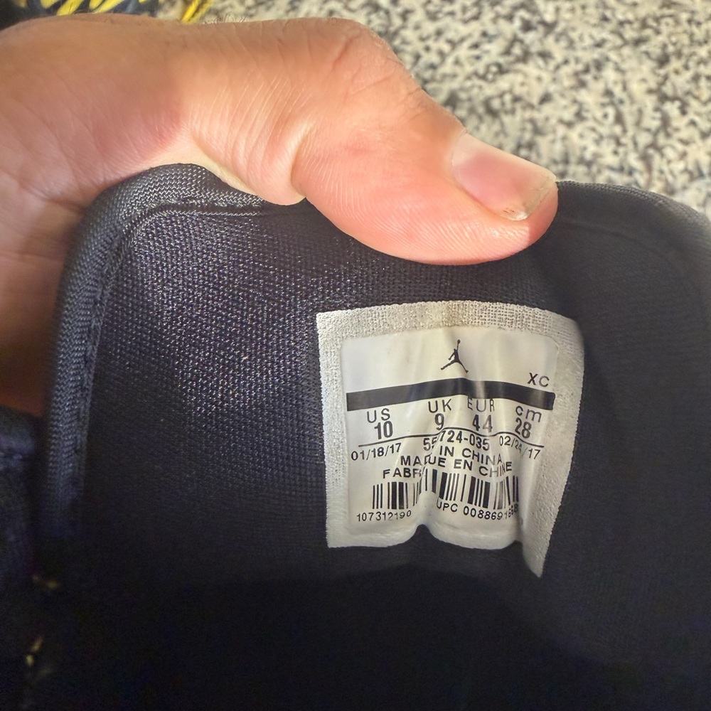 Jordan 1s. Retro - Picture 6 of 8